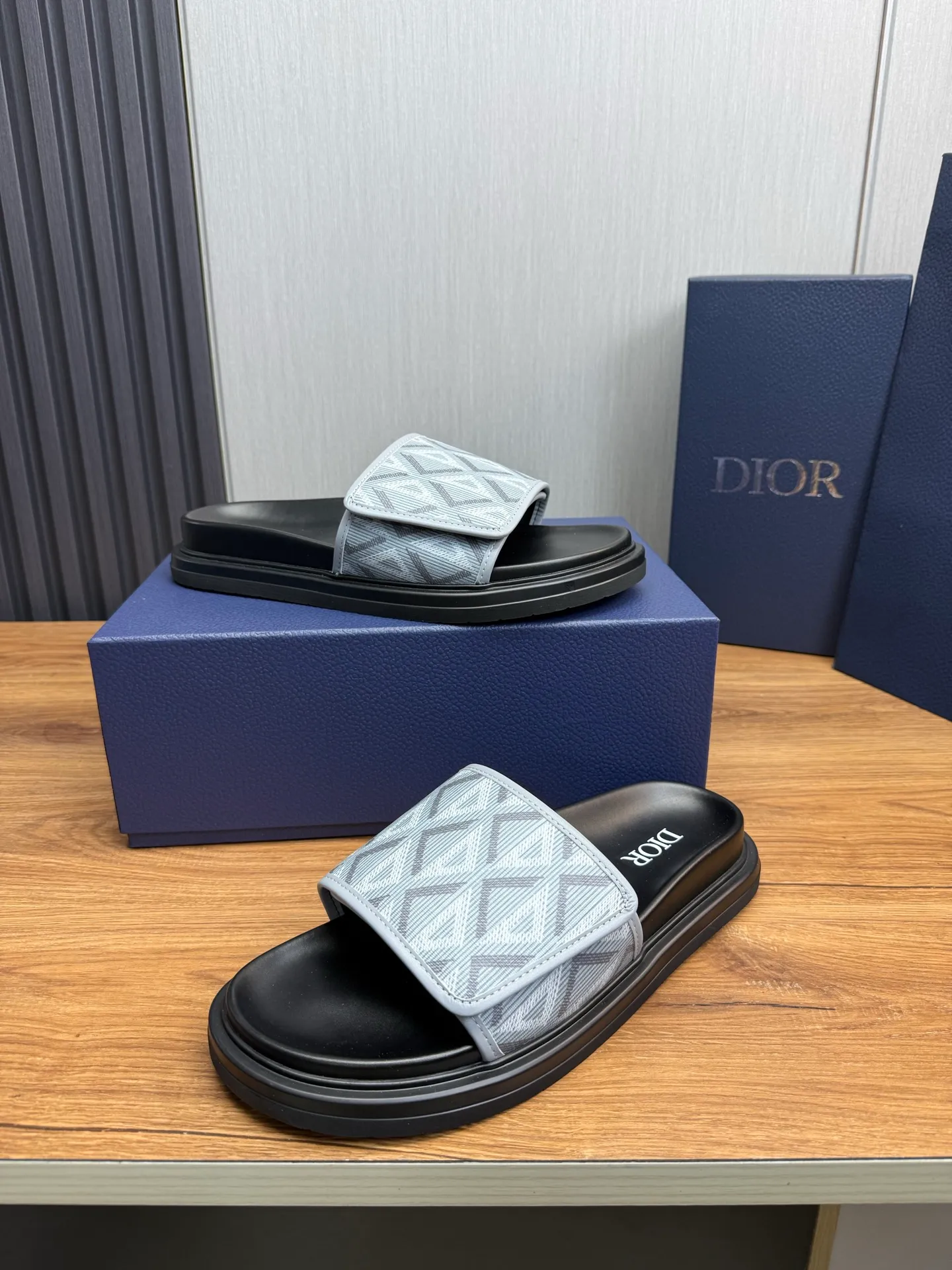 Men's shoes 💰280💰 Dior. Men's slippers 🩴Official website 1:1 production 38-45 yards 45 46 🉑️Customized original material shipped✅